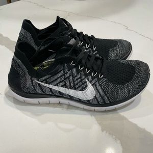 Nike Black and White Women Running Shoes